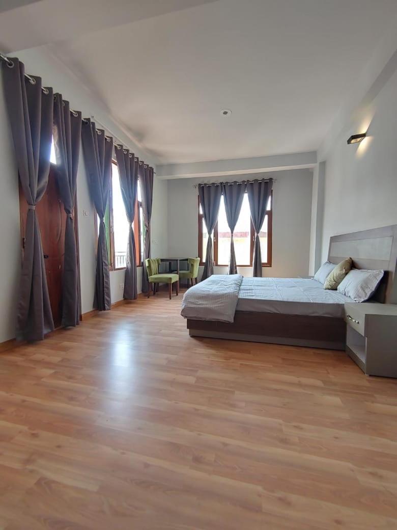 Apartamento Lha Pomo Kyelang Exterior foto